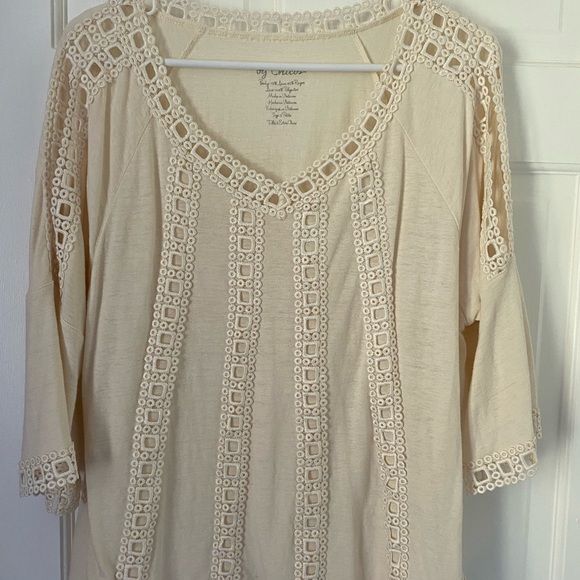 Chicos - Picture 3 of 4